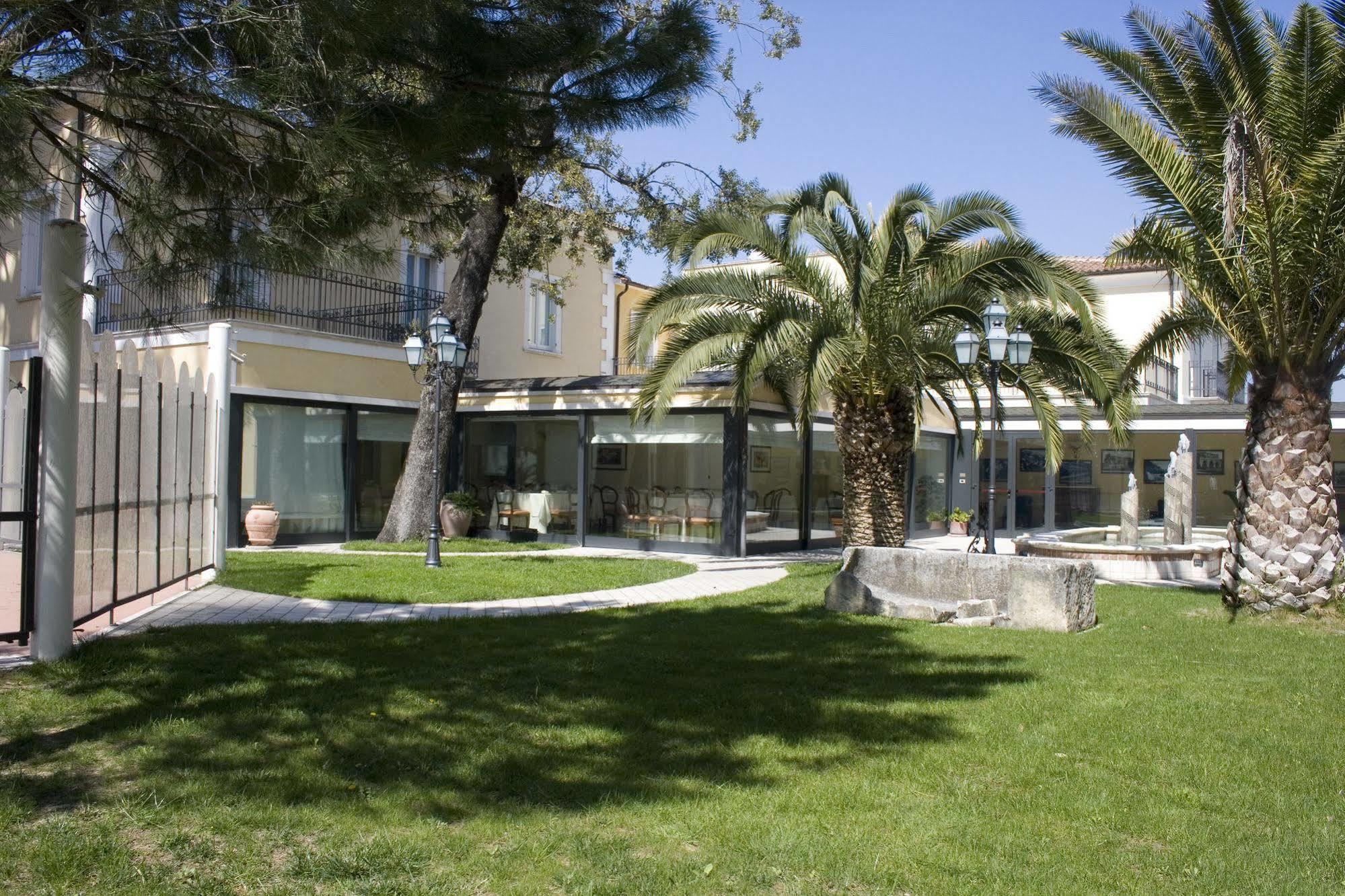 Regis Resort & Wellness Turrivalignani Exterior foto